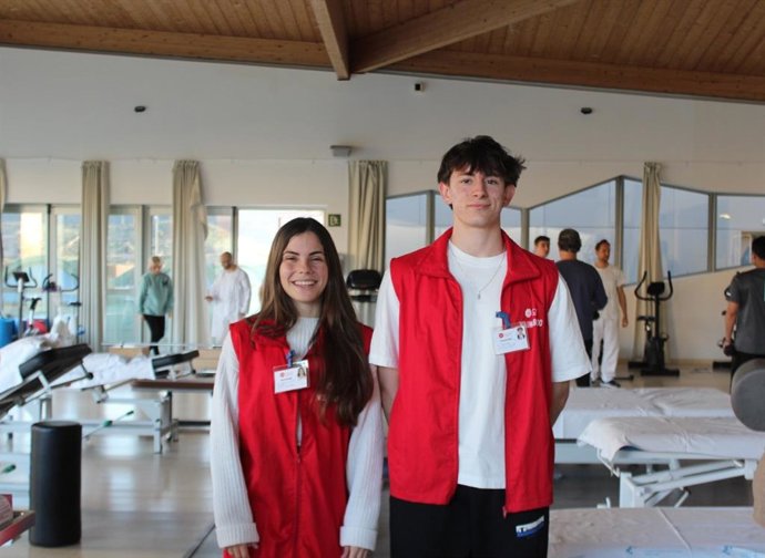 Dos de los nueve voluntarios que participan en el programa.