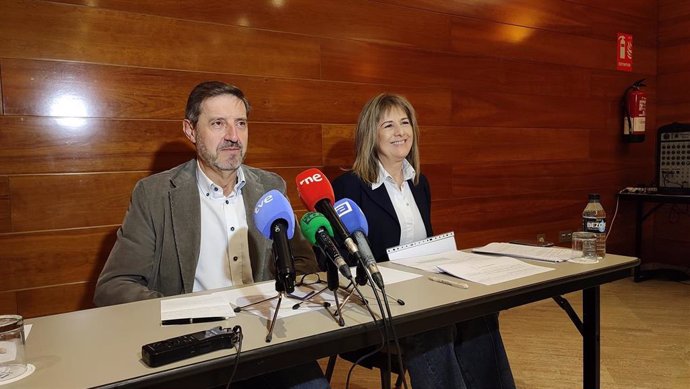 El portavoz del PSOE de Oviedo, Carlos Fernández Llaneza, y la concejala Marisa Ponga.