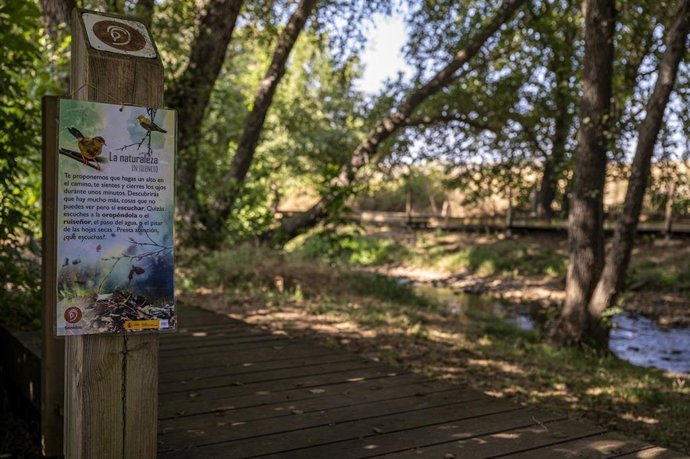 Archivo - Pasarelas del río Gévora.