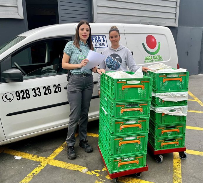 Una de las entregas diarias desde un supermercado de Mercadona a la entidad Obra Social de Acogida y Desarrollo