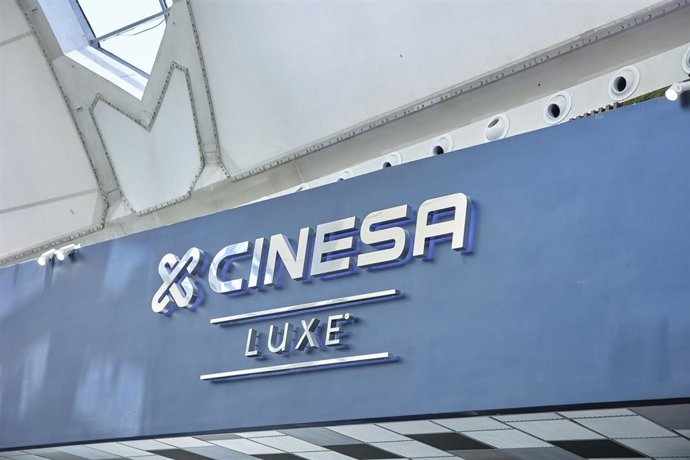 Archivo - Entrada del cine Cinesa 