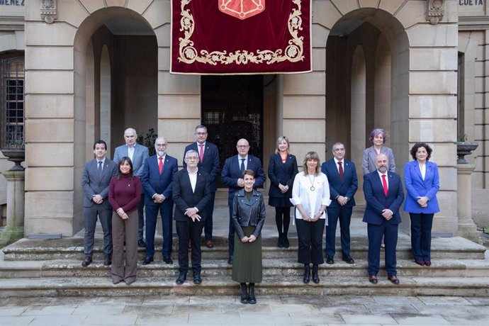 El Gobierno de Navarra renueva su foto oficial tras la incorporación de Juan Luis García como nuevo consejero