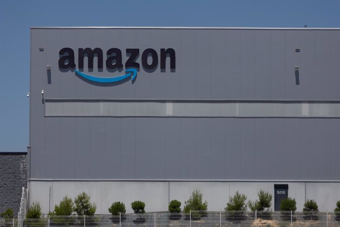 Archivo - Un centro logístico de Amazon, a 3 de julio de 2024, en Móstoles, Madrid (España). Amazon registró unos ingresos brutos totales de sus actividades en España de 7.100 millones de euros en 2023, lo que supone un incremento del 10,9% respecto a los