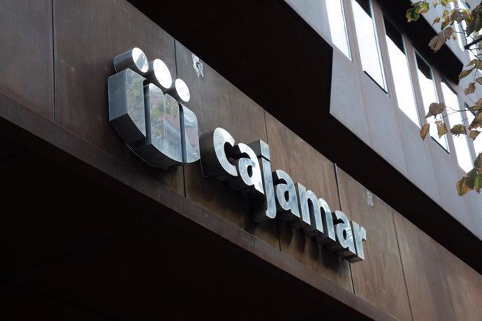 Archivo - Fachada del banco Cajamar Caja Rural, a 4 de octubre de 2024, en Barcelona, Cataluña (España).