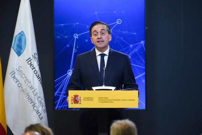 El ministro de Asuntos Exteriores, Unión Europea y Cooperación, José Manuel Albares, tras un encuentro con el secretario general Iberoamericano en el Palacio de Viana, a 5 de febrero de 2025, en Madrid (España).