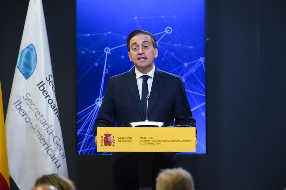 El ministro de Asuntos Exteriores, Unión Europea y Cooperación, José Manuel Albares, tras un encuentro con el secretario general Iberoamericano en el Palacio de Viana, a 5 de febrero de 2025, en Madrid (España).