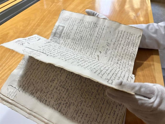 Libro de actas de la Diputación Provincial de Aragón, entre 1821 y 1822, donado a la DPZ por un ciudadano anónimo