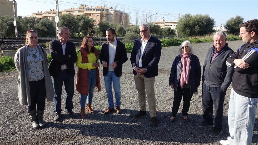 El secretario general del PSOE de Málaga, Daniel Pérez, junto a su homólogo a nivel local en Torremolinos, Antonio Ruíz, y la portavoz del grupo municipal socialista en el Ayuntamiento, Maribel Tocón.