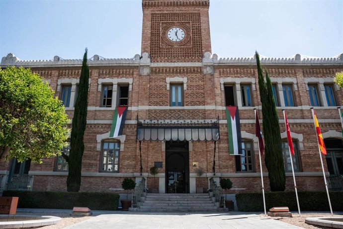 Archivo - Fachada principal de Casa Árabe en Madrid