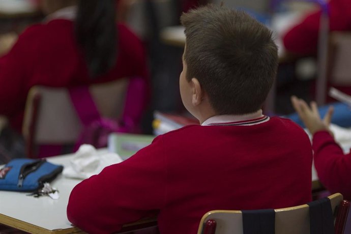 Archivo - Niño en el colegio