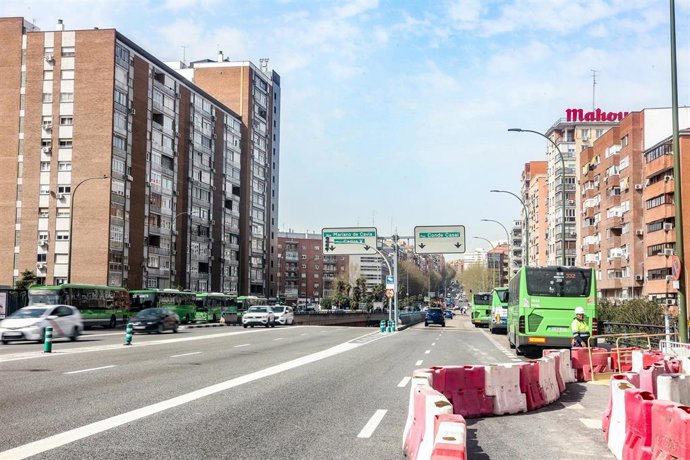 Archivo - Entrada a Conde de Casal por la A-3, a 20 de marzo de 2024, en Madrid (España).