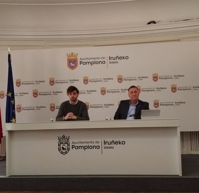 Imagen de la rueda de prensa ofrecida por Javier Labairu y Aitor Silgado, del grupo municipal de UPN en el Ayuntamiento de Pamplona