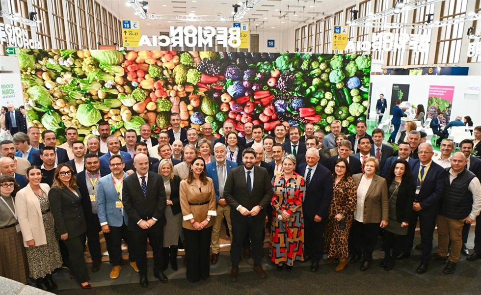 El presidente de la Comunidad, Fernando López Miras, inauguró hoy el estand de la Región de Murcia en la feria hortofrutícola Fruit Logística 2025.
