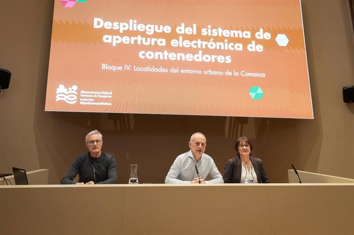 El presidente de la MCP, David Campión, el director-gerente de SCPSA, Alfonso Amorena, y la jefa de sensibilización ambiental de la entidad, Carmen Villanueva