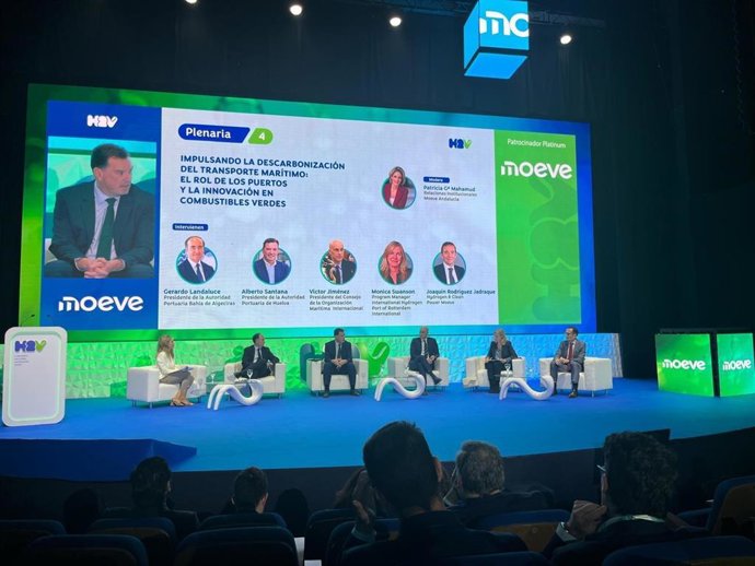 El presidente del Puerto, Alberto Santana, durante su participación en la mesa redonda del II Congreso Nacional del Hidrógeno Verde.