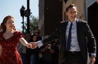 Primeras imágenes de La Vida de Chuck, la adaptación de Stephen King con Tom Hiddleston y Mark Hamill