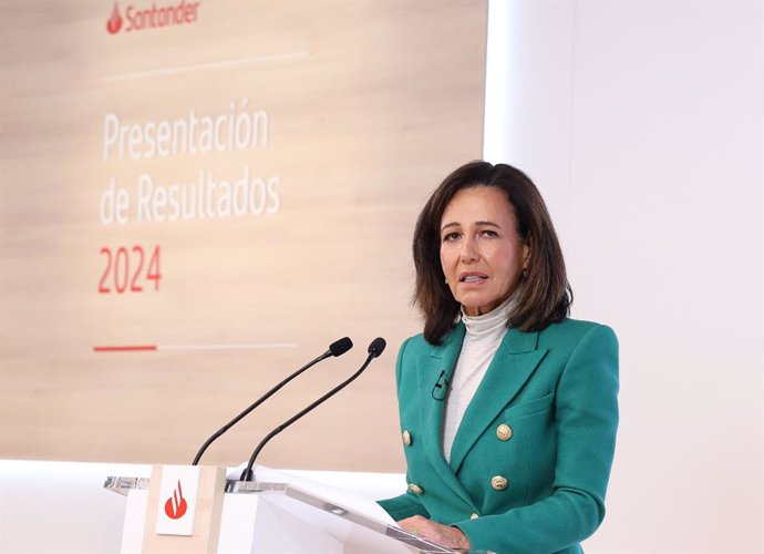 La presidenta del Banco Santander, Ana Botín, durante la presentación de los resultados de Banco Santander en su ejercicio de 2024, a 5 de febrero de 2025, en Boadilla del Monte, Madrid (España). Banco Santander obtuvo un beneficio neto atribuido de 12.57