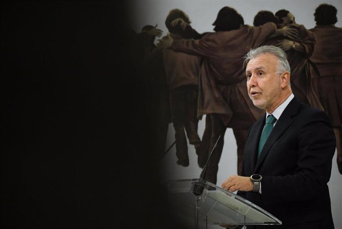 El ministro de Política Territorial, Ángel Víctor Torres, en el acto de presentación del catálogo de la exposición ‘El Arte en la Lucha por la Libertad. Celebrando la Constitución Española de 1978’, a 4 de febrero de 2025, en Madrid (España). 