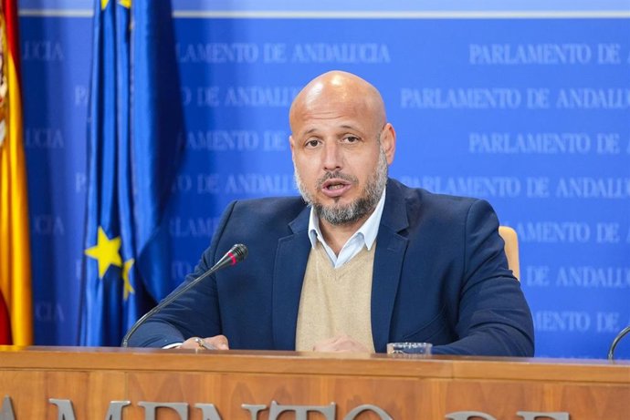 El portavoz adjunto del Grupo Parlamentario Vox en Andalucía, Rodrigo Alonso, este miércoles en rueda de prensa. 