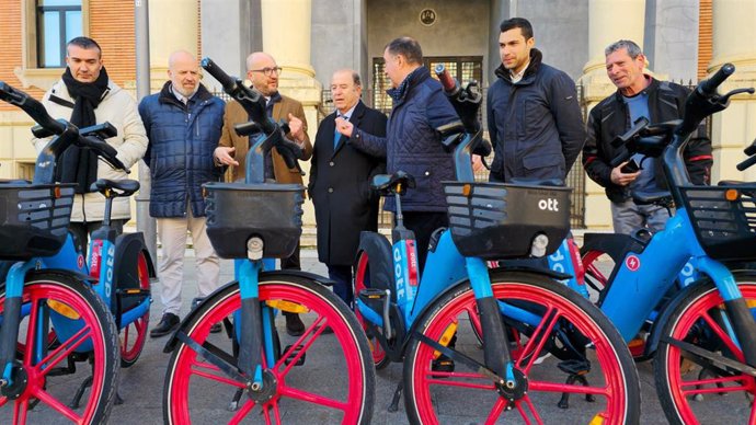 Algunas de las primeras 400 bicicletas eléctricas de alquiler desplegadas en el municipio