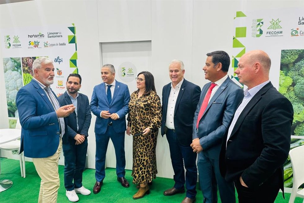 El diputado regional del Grupo Parlamentario Popular, Jesús Cano, tercero por la izquierda, en Fruit Logistica