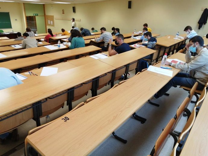 Archivo - Imagen de archivo de oposiciones a Secundaria, FP y Régimen Especial en Andalucía.