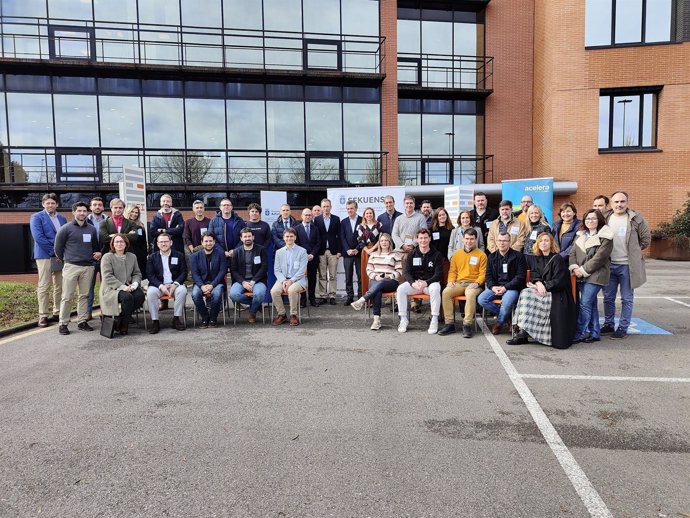 Foto de familia con las empresas de base tecnológica (EBT) de nueva creación y consolidación en Asturias.