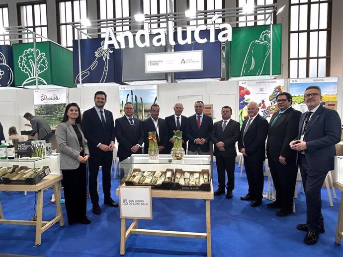 Delegación granadina de la Diputación encabezada por el presidente de la institución provincial, Francis Rodríguez