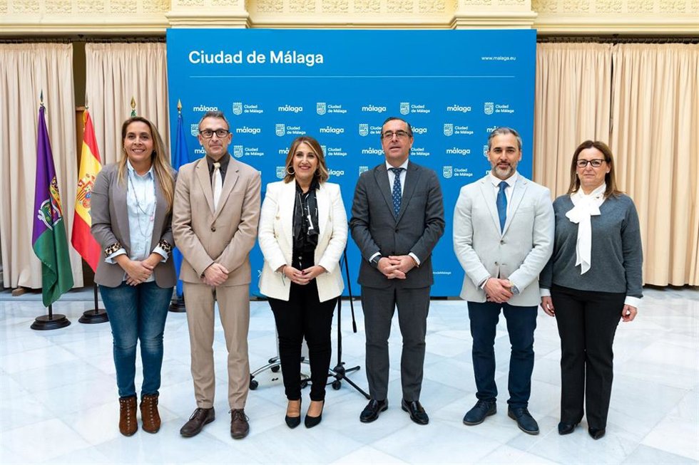 Presentación del proyecto piloto Drom en materia de prevención del absentismo escolar que impulsan el Ayuntamiento de Málaga, la Fundación de la Universidad Europea y Dosta.