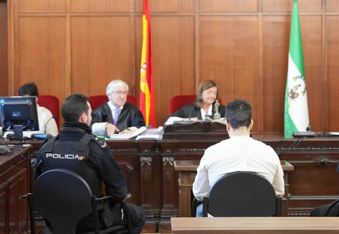 El preso de la cárcel de Morón en el banquillo del juicio en su contra acusado de asesinar a su compañero de celda