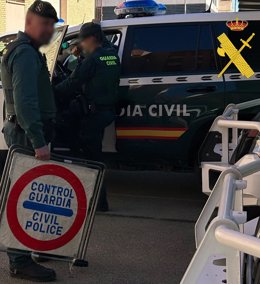 Agentes de Guardia Civil.