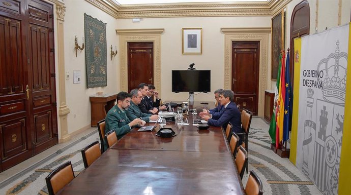 El delegado del Gobierno en Andalucía, Pedro Fernández, se ha reunido con miembros de las Fuerzas y Cuerpos de Seguridad del Estado para analizar el dispositivo de seguridad de los Goya.
