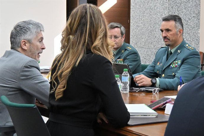 El ministro del Interior, Fernando Grande-Marlaska, en una reunión en Melilla con mandos de las Fuerzas y Cuerpos de Seguridad del Estado.