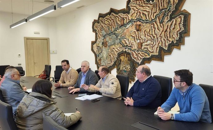 Imagen de la reunión de la Asociación de Comunidades de Regantes con la Confederación Hidrográfica del Guadalquivir.