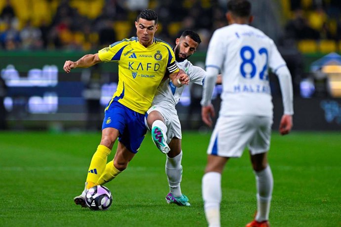 El futbolista portugués del Al-Nassr Cristiano Ronaldo, ante el Al Fateh SC en el Al -Awwal Park. 