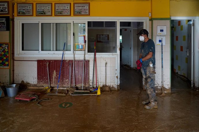 Archivo - Arxiu - Efectes de la dana en un col·legi de Sedaví, a 5 de novembre del 2024, a València, Comunitat Valenciana (Espanya).
