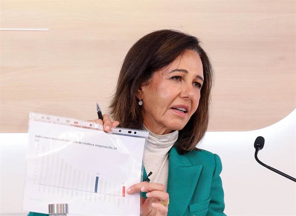 La presidenta del Banco Santander, Ana Botín, durante la presentación de los resultados de Banco Santander en su ejercicio de 2024, a 5 de febrero de 2025, en Boadilla del Monte, Madrid (España). Banco Santander obtuvo un beneficio neto atribuido de 12.
