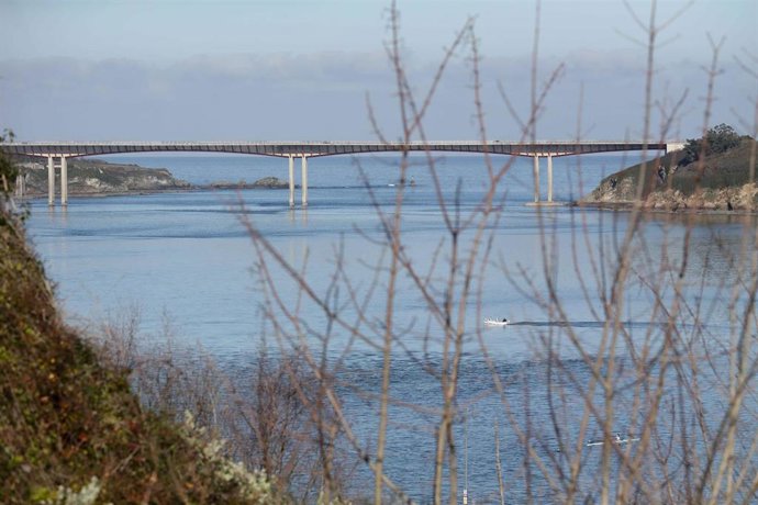 Archivo - Vista de la ría desde el Mirador de la Mirandilla, a 4 de febrero de 2023, en Castropol