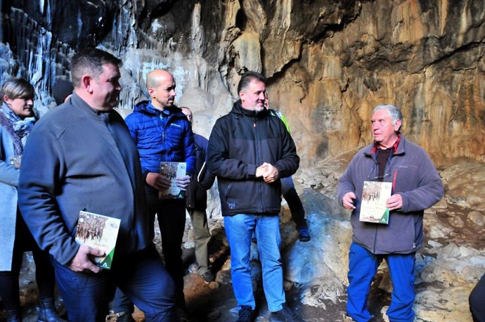 Presentación de la guía de Cuevas y Simas del Parque Sierra de Huétor