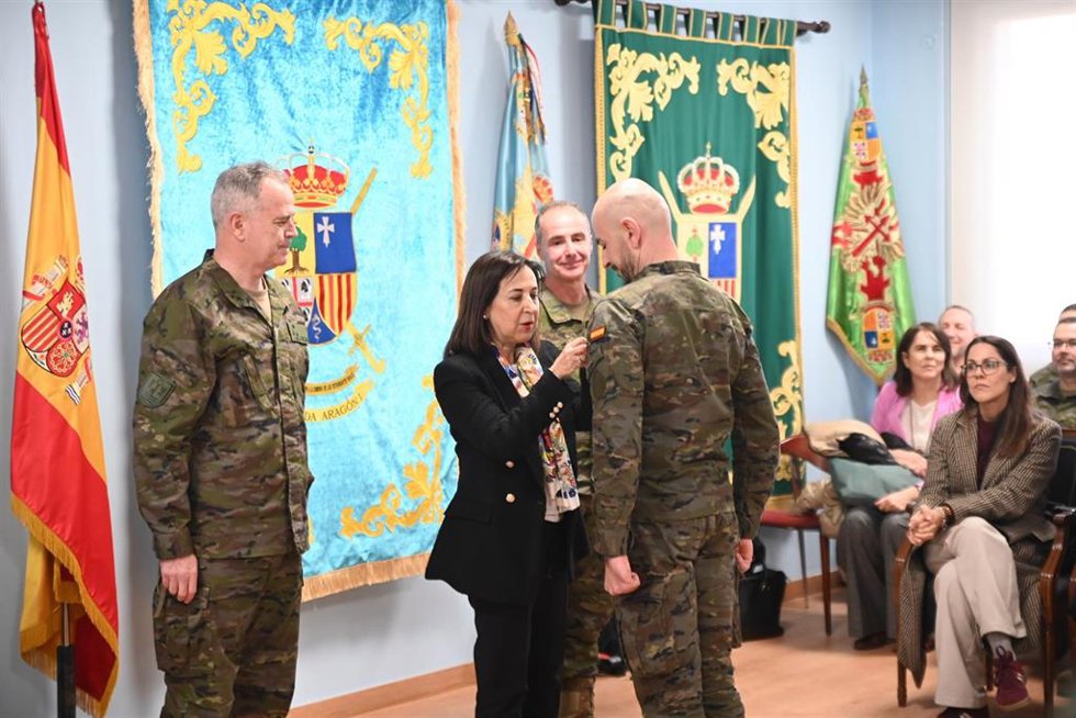 La ministra de Defensa, Margarita Robles, visita la Agrupación de Apoyo Logístico número 41 y la Brigada 'Aragón' I, en la AALOG 41, en Zaragoza.