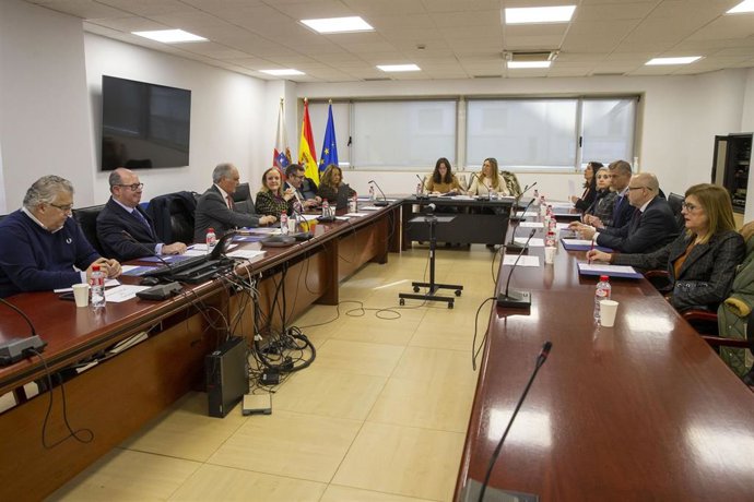 La consejera de Justicia, Isabel Urrutia, se reúne con los firmantes del Pacto por la Justicia