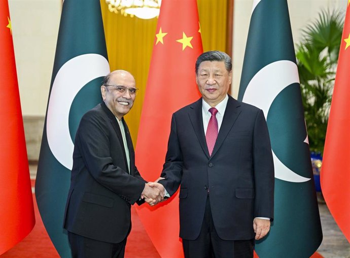 Los presidentes de Pakistán y China, Asif Alí Zardari y Xi Jinping, respectivamente. 
