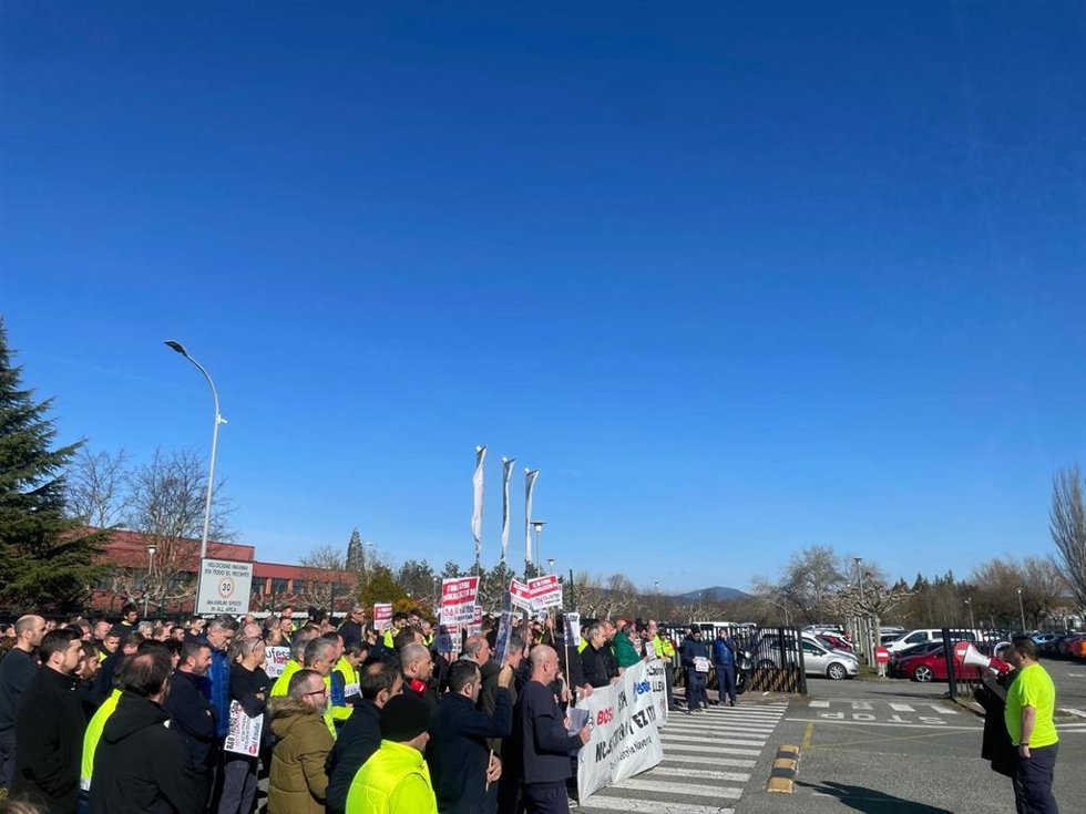 Concentración de trabajadores de SDA Factory y BSH Esquíroz.