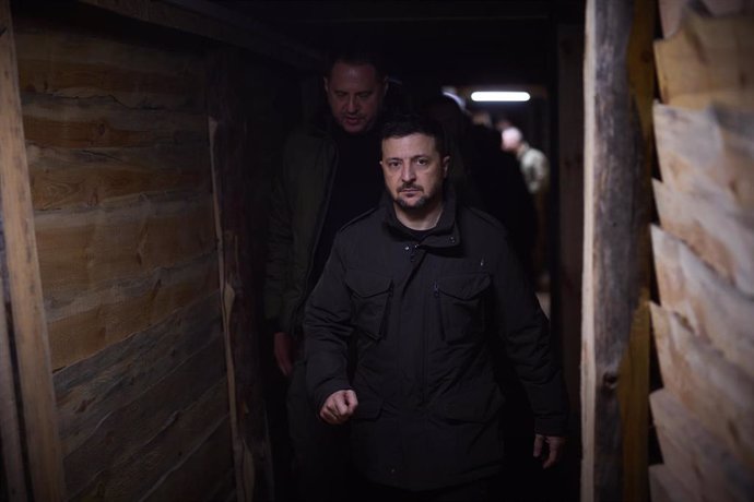 Archivo - El presidente de Ucrania, Volodimir Zelenski, en una visita a las tropas en Zaporiyia.