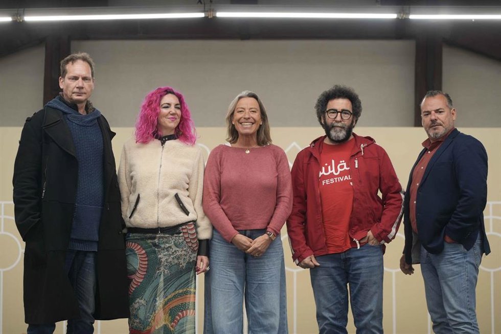 Albás (centro) en la presentación del ciclo 'Andaluces de ahora'.