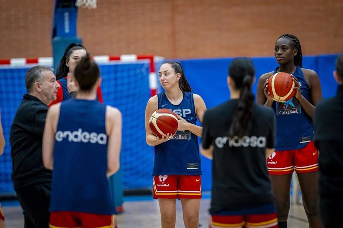 Imagen de un entrenamiento de la selección española femenina de baloncesto