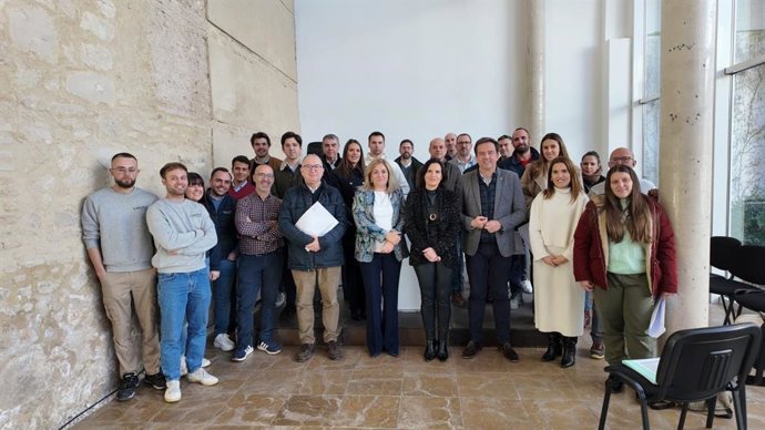 Autoridades y beneficiarios al finalizar el acto.