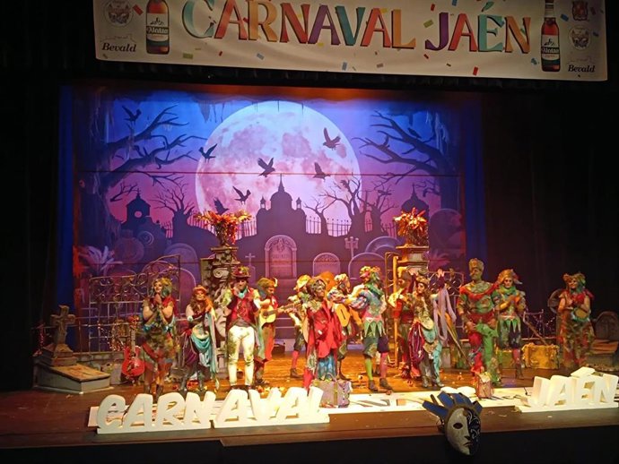 Archivo - Comparsa ganadora del concurso de agrupaciones en 2024.