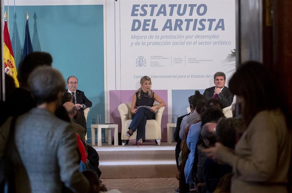 Archivo - (I-D) El ministro de Cultura y Deporte, Miquel Iceta; la vicepresidenta segunda del Gobierno y ministra de Trabajo y Economía Social, Yolanda Díaz, y el ministro de Inclusión, Seguridad Social y Migraciones, José Luis Escrivá, participan en un