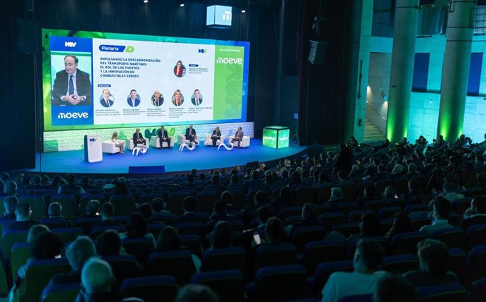 Ponentes del panel 'Impulso a la descarbonización del transporte marítimo, el rol de los puertos y la innovación en combustibles verdes'.